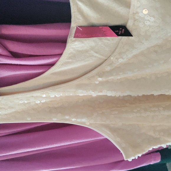 3 Tank Tops - Picture 4 of 13